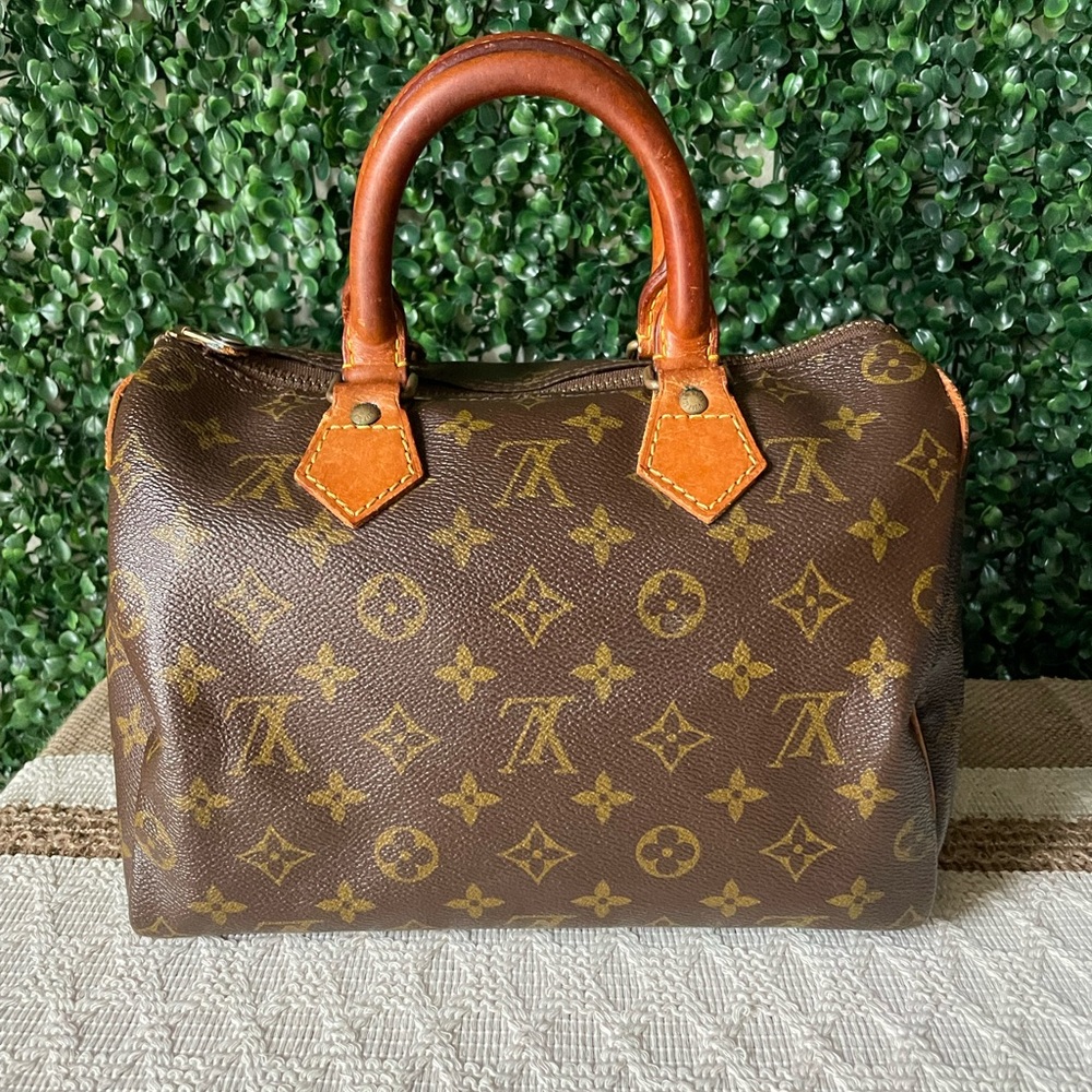 Louis Vuitton Vintage Monogram Speedy 25